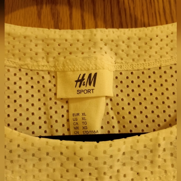 H&M Sport mesh crop top size XL - Picture 2 of 3